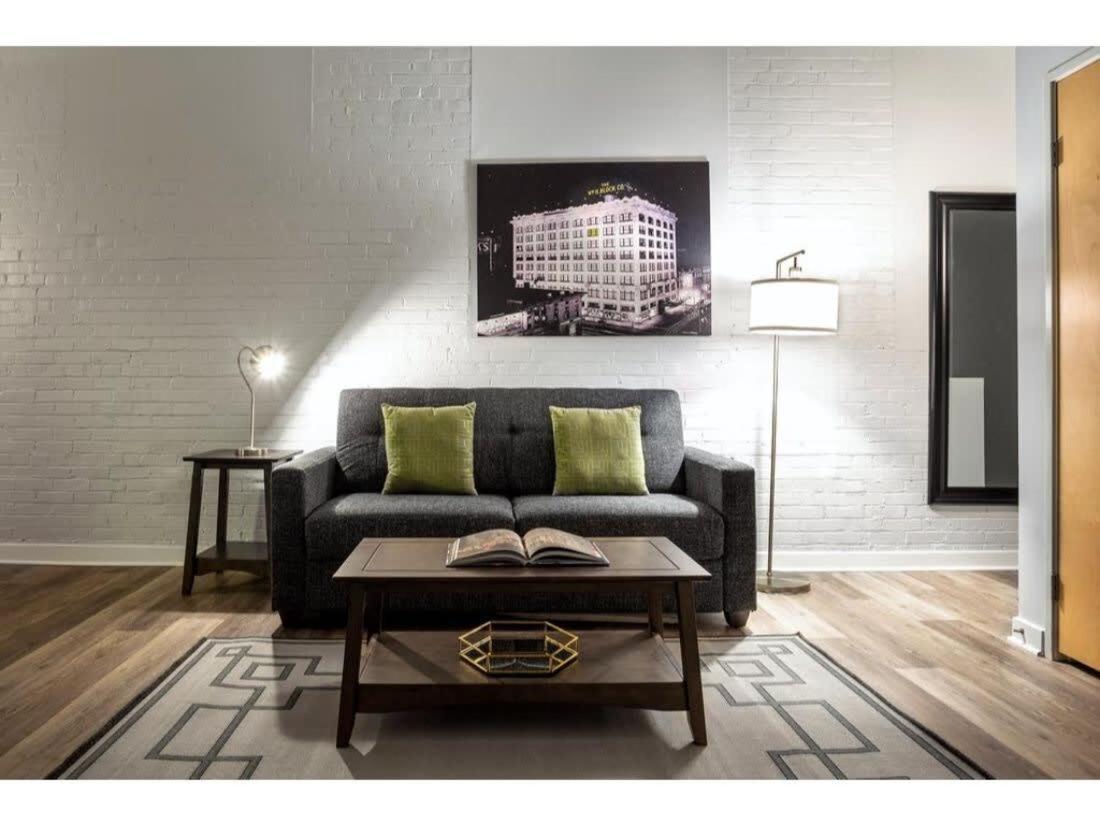 Bold 2Br 2Ba In The Block Apartment By Cozysuites! Indianapolis Bagian luar foto