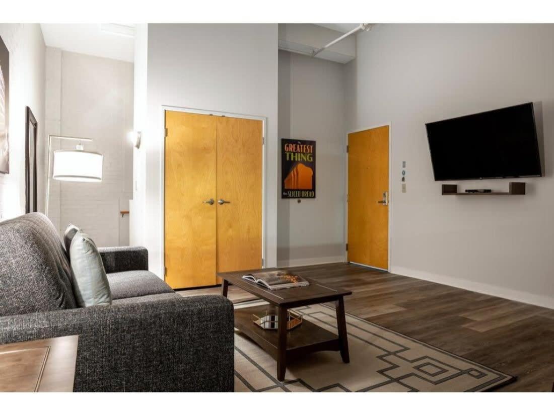 Bold 2Br 2Ba In The Block Apartment By Cozysuites! Indianapolis Bagian luar foto