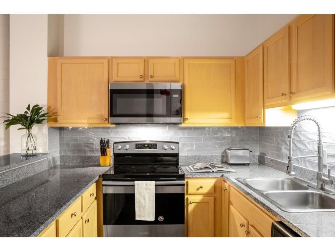 Bold 2Br 2Ba In The Block Apartment By Cozysuites! Indianapolis Bagian luar foto
