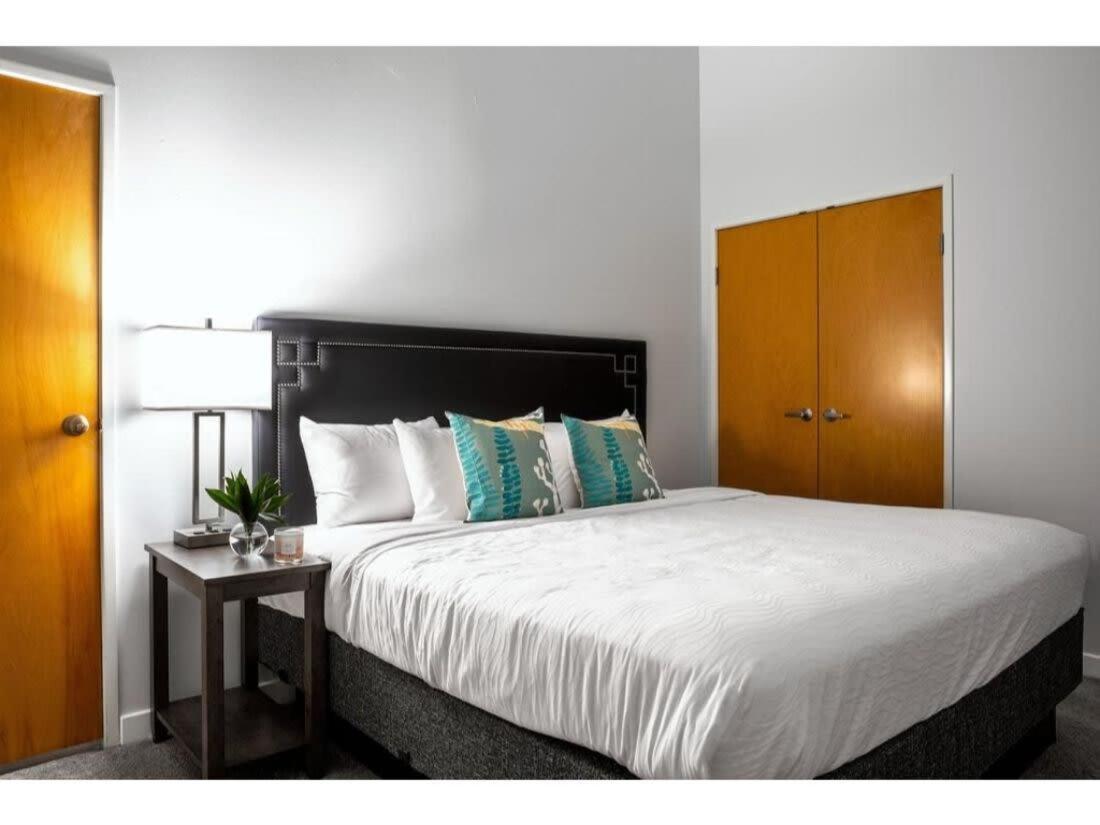Bold 2Br 2Ba In The Block Apartment By Cozysuites! Indianapolis Bagian luar foto